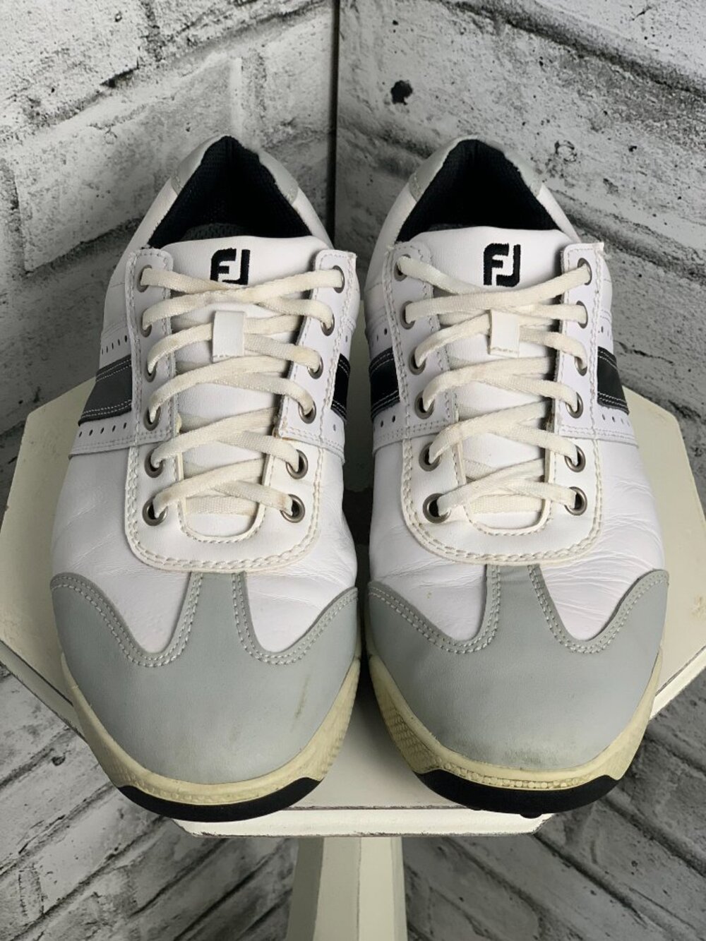 Footjoy Golf Shoes Mens 9.5 M White Black Gray Contour Casual Spikeless Outdoors - Picture 2 of 10